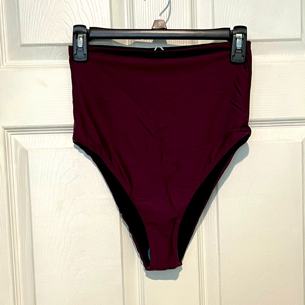 Gianni Bini Bathing Suit Bottoms. NWOT. Size Medium.
